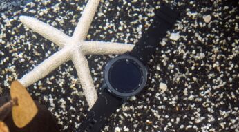 Eine Galaxy Watch im Aquarium