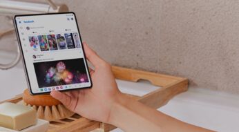 Das Galaxy Z Fold4 gehört zu den Handys mit großem Display