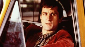 Robert De Niro schaut aus einem Auto heraus