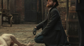 Kyle Soller als Detective Hillinghead in Bodies