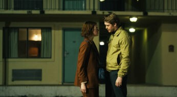 Emma Stone und Joe Alwyn in einem Gespräch in "Kinds of Kindness"