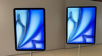 Die neuen iPad Pro-Modelle sind auf einem Event von Apple zu sehen.