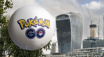 Das Logo von Pokémon GO ist auf einem großen Ballon in London zu sehen.