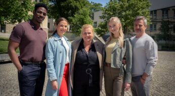 Ben Andrews Rumler, Cheyenne Pahde, Petra Kleinert, Luise Tschersich und René Steinke beim Drehstart von "Blutige Anfänger" Staffel 6.