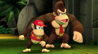 Auf dem Bild aus Donkey Kong Country Return HD sind Donkey Kong und Diddy Kong zu sehen. Donkey Kong steht rechts, ist groß und muskulös mit braunem Fell und trägt eine rote Krawatte mit den Initialen "DK". Links steht Diddy Kong, kleiner und mit hellem Gesicht, trägt eine rote Baseballkappe mit Nintendo-Logo und ein rotes Shirt mit gelben Sternen. Beide wirken entschlos-sen und stehen in einer Dschungelumgebung mit grünen Pflanzen und Steinstrukturen im Hinter-grund.