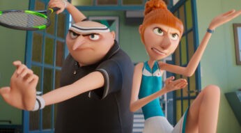 Auf dem Bild im GigaTV-Highlights im September 2024-Artikel siehst Du die Animationsfiguren Gru und seine Ehefrau Lucy Wilde in dem Film „Ich – einfach unverbesserlich 4“. Beide stehen in einer dynamischen Pose, als ob sie sich auf ein Tennisspiel vorbereiten. Gru hält einen Tennisschläger, während Lucy entschlossen in die Ferne blickt.