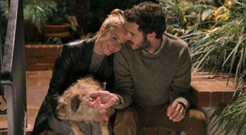 Kristen Bell und Adam Brody in einer Szene der Netflix-Comedy "Nobody Wants This"