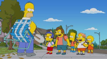 Auf dem Bild in dem Artikel über die besten Simpsons-Folgen ist zu sehen, wie Homer an einem Stuhl klebend vor fünf Kindern steht. Alle sind draußen. Im Hintergrund sind Bäume, Häuser und ein blauer Himmel mit wenigen Wolken zu sehen.