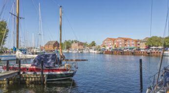 Der Hafen von Orth auf Fehmarn, der als Drehort für "Nord bei Nordwest" dient.