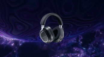 Das Turtle Beach Stealth 700 Gen 3 vor lila-schwarzem Hintergrund