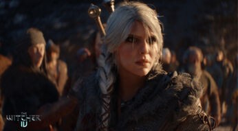 Auf dem Bild zu The Witcher 4 ist Ciri mit ihrem markanten silbernen Haar zu sehen, das zu einem geflochtenen Zopf gebunden ist. Sie trägt eine detaillierte, mittelalterlich inspirierte Rüstung mit Pelzbesatz. Ihr Gesichtsausdruck ist ernst und entschlossen, während sie sich in einer Gruppe von Personen befindet, die im Hintergrund unscharf dargestellt sind. Die Szene wirkt atmosphärisch und dramatisch.
