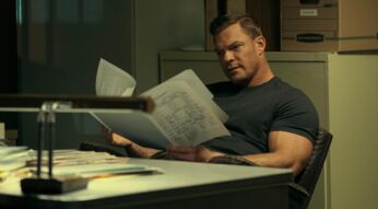Alan Ritchson in einer Szene aus Reacher.