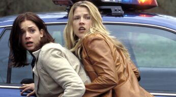 A.J. Cook und Ali Larter in "Final Destination 2"