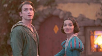 Andrew Burnap und Rachel Zegler in der Realverfilmung von "Schneewittchen".