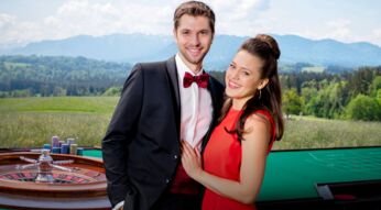 Elias Reichert als Henry Sydow und Katharina Scheuba als Maxi Neubach in "Sturm der Liebe".