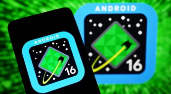 Das Android-16-Logo ist auf einem Smartphone abgebildet
