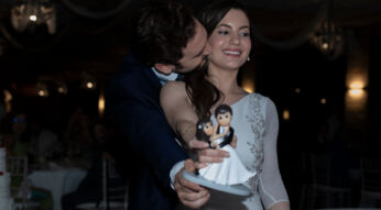 Maje und Antonio aus dem Netflix-Film "Die schwarze Witwe" bei ihrer Hochzeit