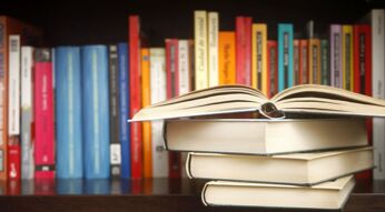 Symbolbild_Bücherstapel