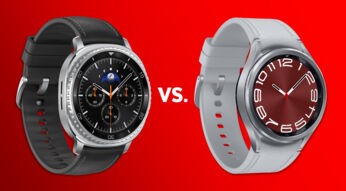 Die Samsung Galaxy Watch8 Classic und die Galaxy Watch6 vor rotem Hintergrund.