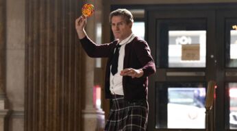 Liam Neeson als Frank Drebin Jr. in "Die nackte Kanone".