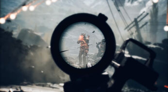 Ein:e Spieler:in beobachtet eine Person im Zielfernrohr einer Waffe.