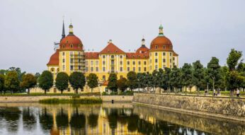 Blick auf Schloss Moritzburg in Sachsen