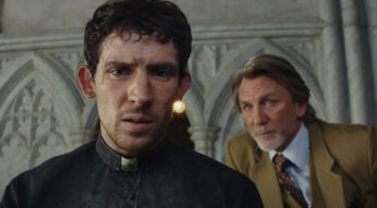 Josh O'Connor und Daniel Craig in Wake Up Dead Man: A Knives Out Mystery