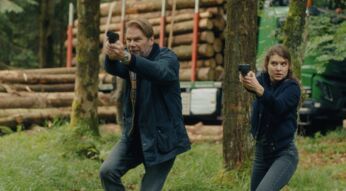 Kai Scheve und Lara Mandoki im Krimi "Erzgebirgskrimi: Mordholz"