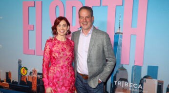 Die Schauspieler Carrie Preston (links) und Danny Mastrogiorgio bei der Premiere der dritten Staffel von „Elsbeth“ in New York.