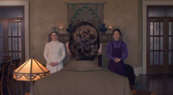 Auf dem Bild in dem Artikel zu "Neu bei Disney+" ist ein Bild aus der Serie "The Testaments: Die Zeuginnen" zu sehen.