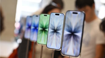 aktuelle iPhones nebeneinander ausgestellt