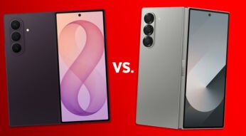 Die aufgeklappten Galaxy Z Fold8 Ultra und Galaxy Z Fold6 gegenübergestellt.