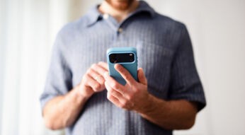 siri-ai-deutschland-featured-iphone-17-pro-istock