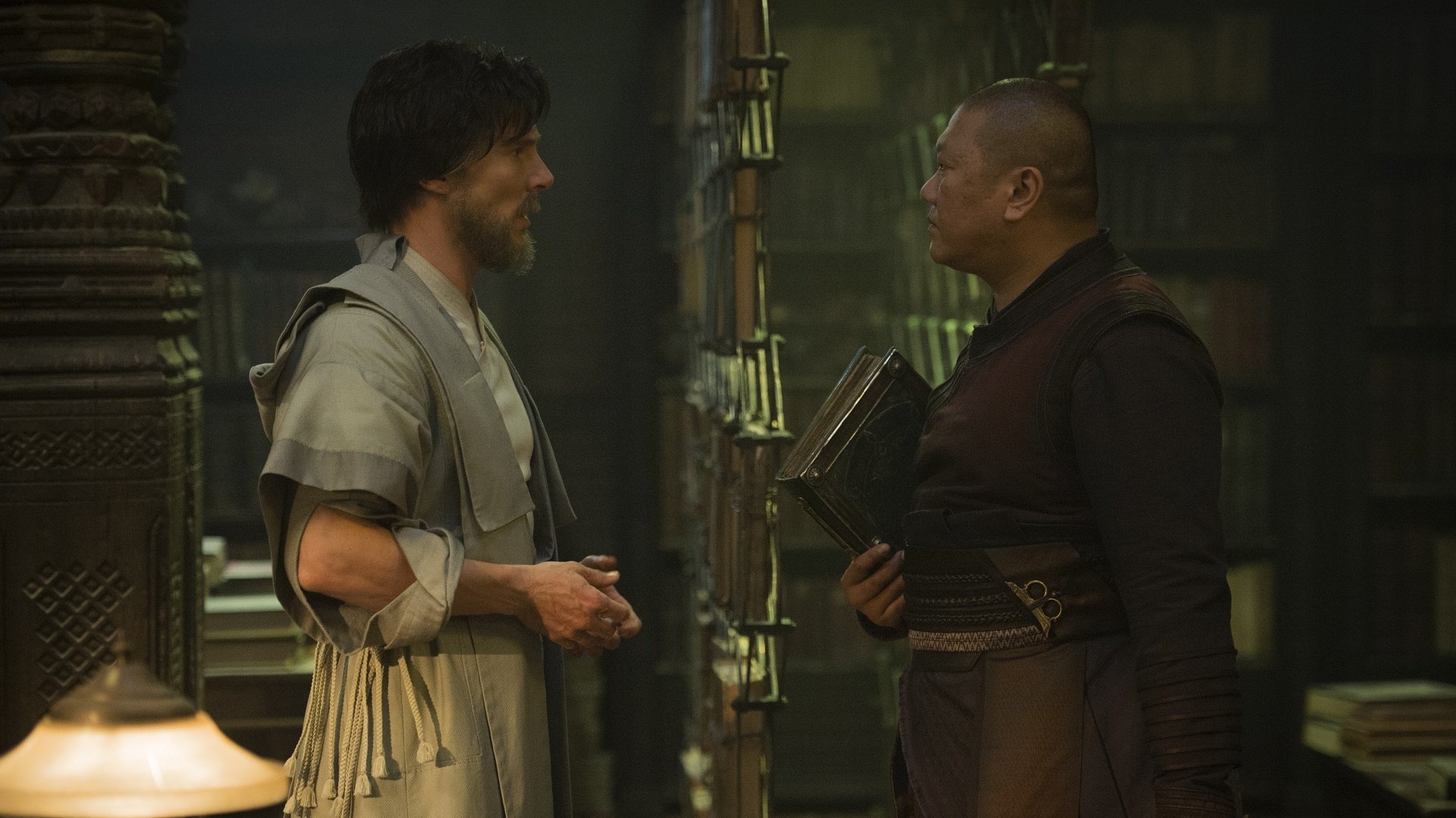 Doctor Strange (Benedict Cumberbatch) und Wong (Benedict Wong) in Doctor Strange. © Marvel