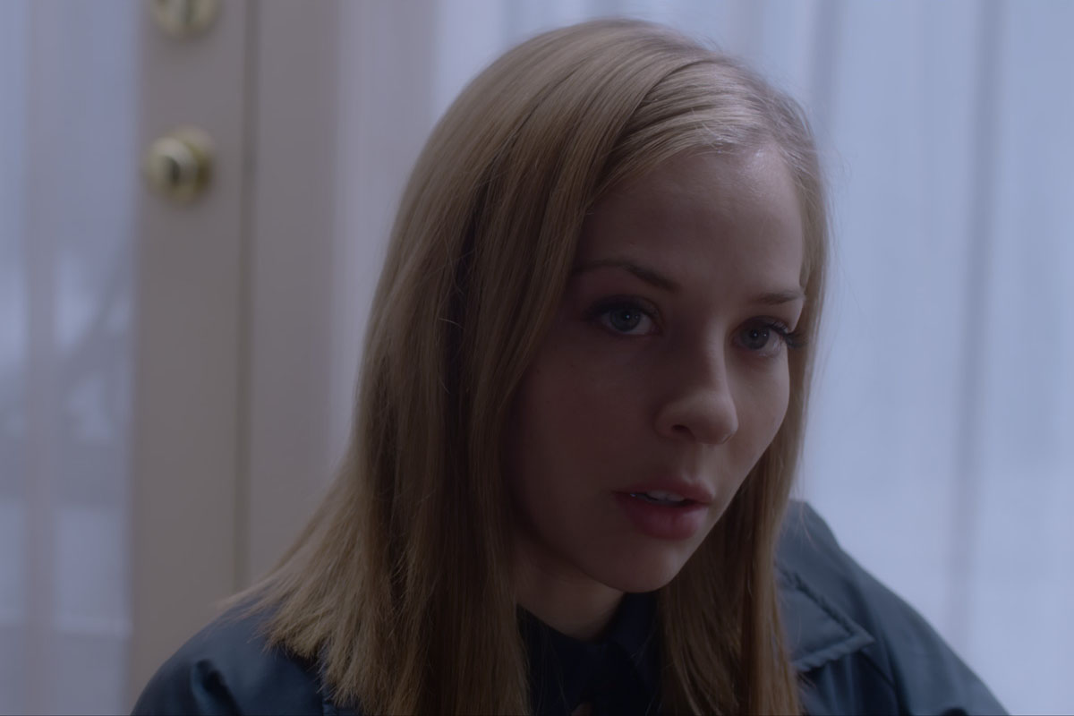 MacKenzie Porter in Travelers