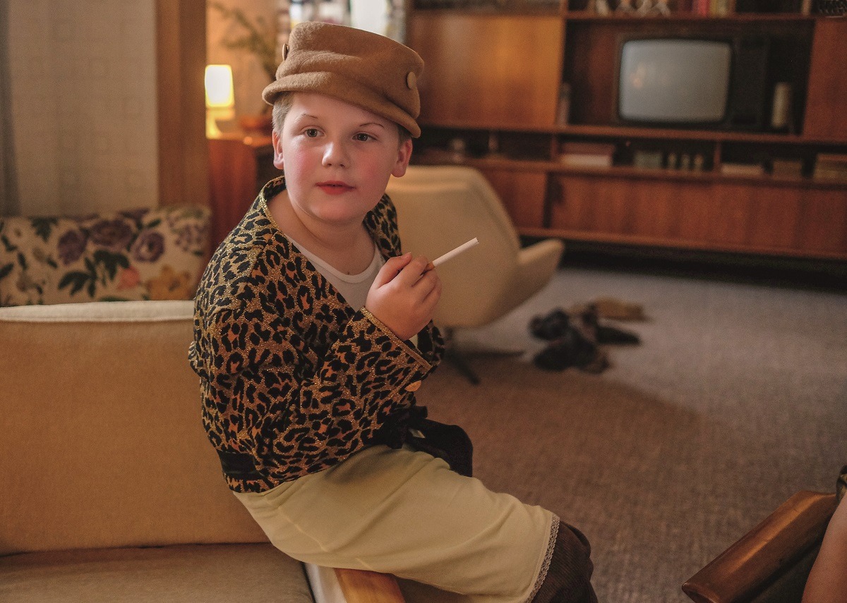 Das Bild zeigt Hauptdarsteller Julius Weckauf in Der Junge muss an die frische Luft