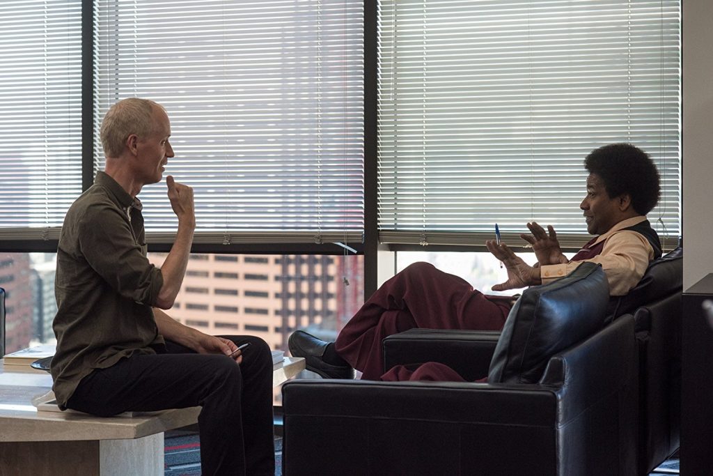 Dan Gilroy und Denzel Washington am Set von Roman J. Israel Esq.
