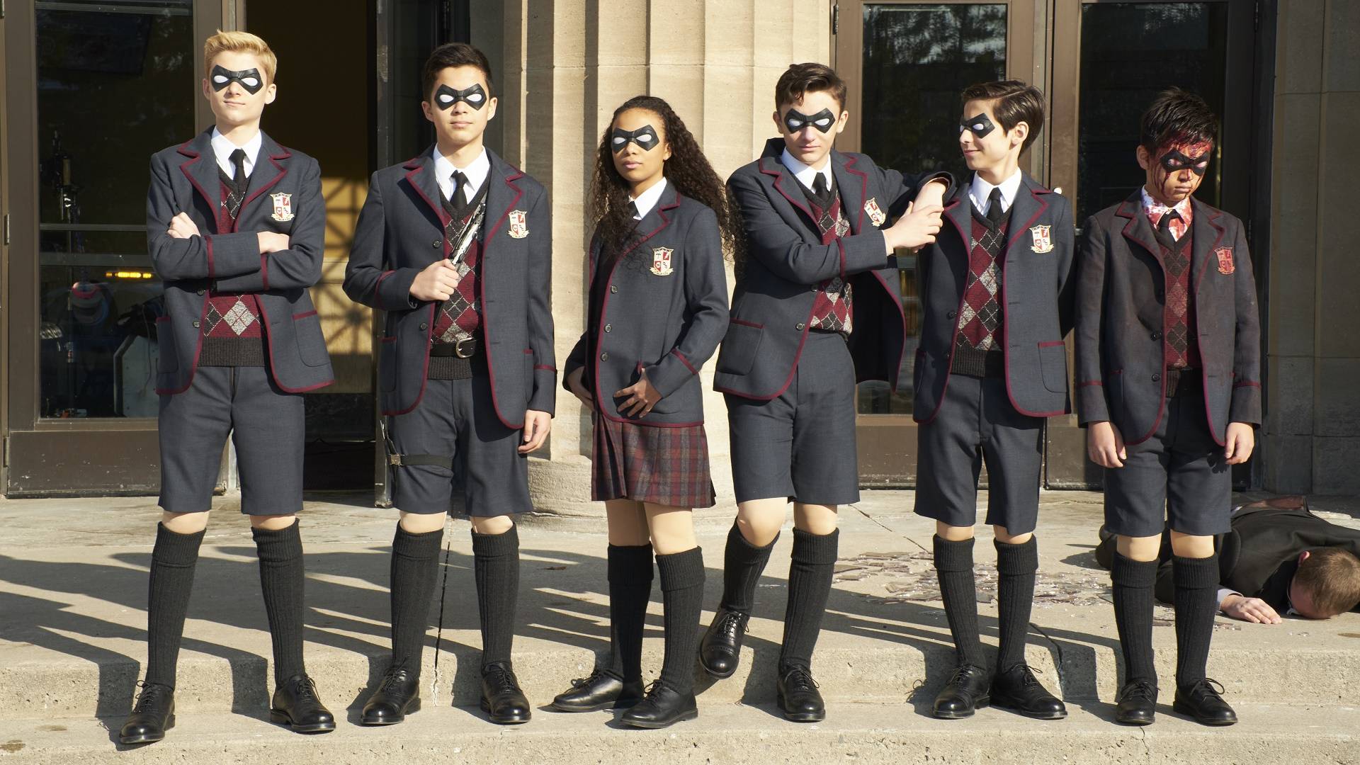 Das Bild zeigt den Cast von The Umbrella Academy in jung. | © Christos Kalohoridis/Netflix