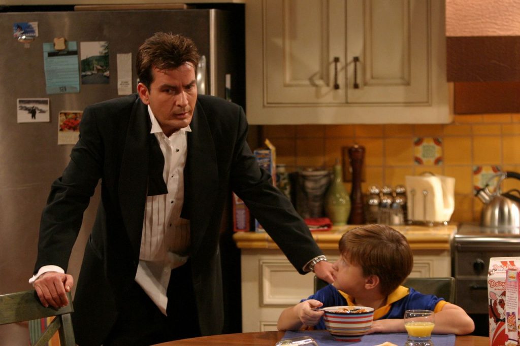 Charlie Sheen und Angus T. Jones in Two and a Half Men
