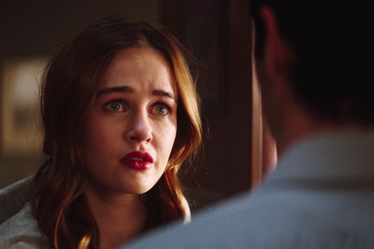 Amber Childers als Candace in You.