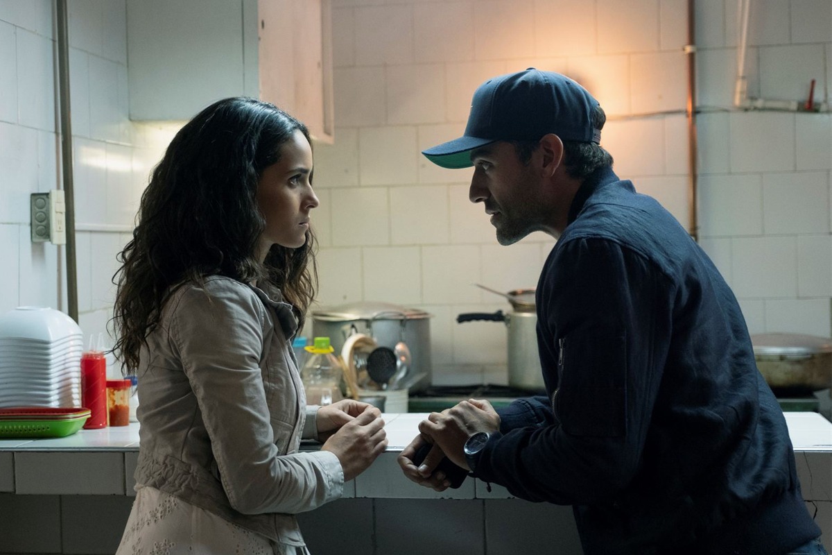 Adria Arjona und Oscar Isaac in Triple Frontier