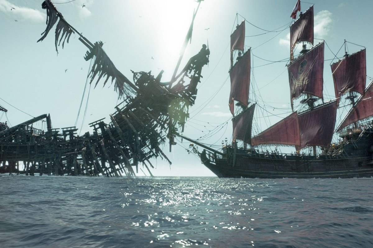 Seeschlacht aus dem Piratenfilm Pirates of the Caribbean: Salazars Rache | © Walt Disney