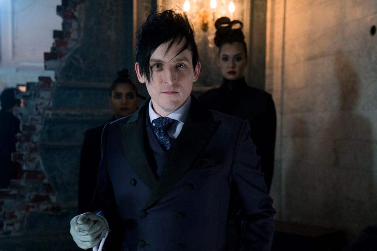 Das Bild zeigt Cory Michael Smith und Robin Lord Taylor in Gotham | © Jeff Neumann/FOX