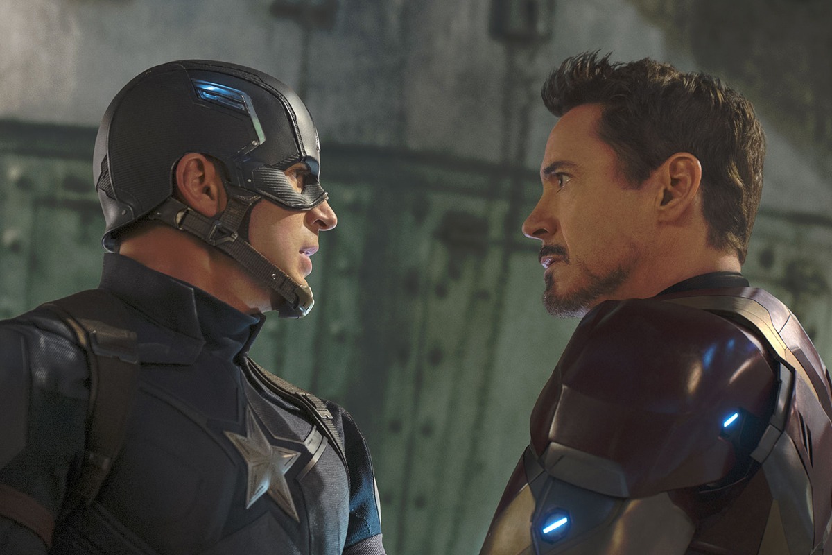 Chris Evans und Robert Downey Jr. in The First Avenger: Civil War