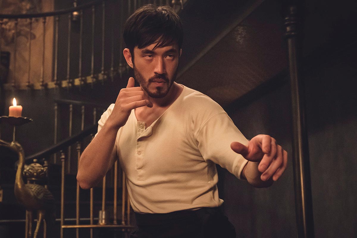 Andrew Koji als Martial-Arts-Kämpfer Ah Sahm