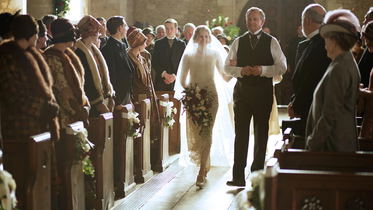 Ein Hochzeitspaar in Dowtown Abbey