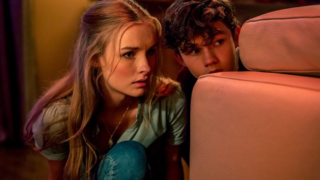 Olivia DeJonge und Levi Miller in Better Watch Out