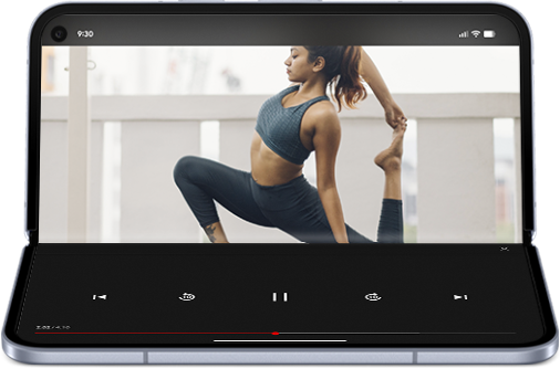 YouTube-Video auf dem halb aufgeklapptem Pixel Pro Fold