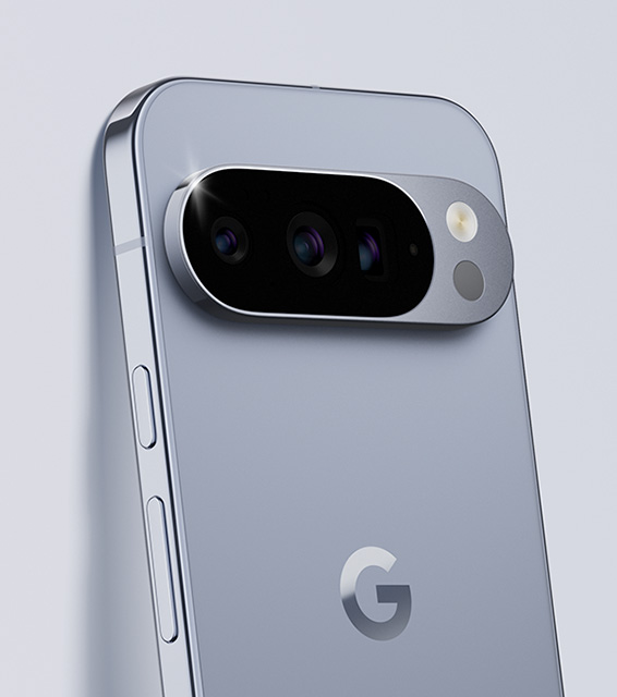 Google Pixel 10 Pro in Moonstone Farbe, an eine Wand gelehnt