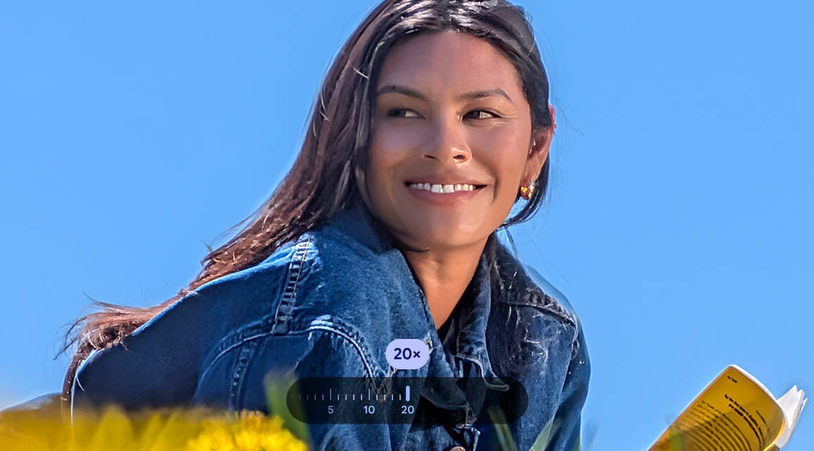 Eine Frau liegt in einem Feld, und das Foto ist 20-fach vergrert, um eine Nahaufnahme von ihr zu zeigen